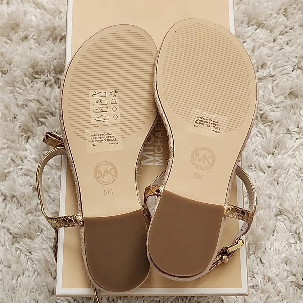 Michael Kors Josie Thong Sandal Pale Gold Metallic Size 5 - Picture 4 of 5